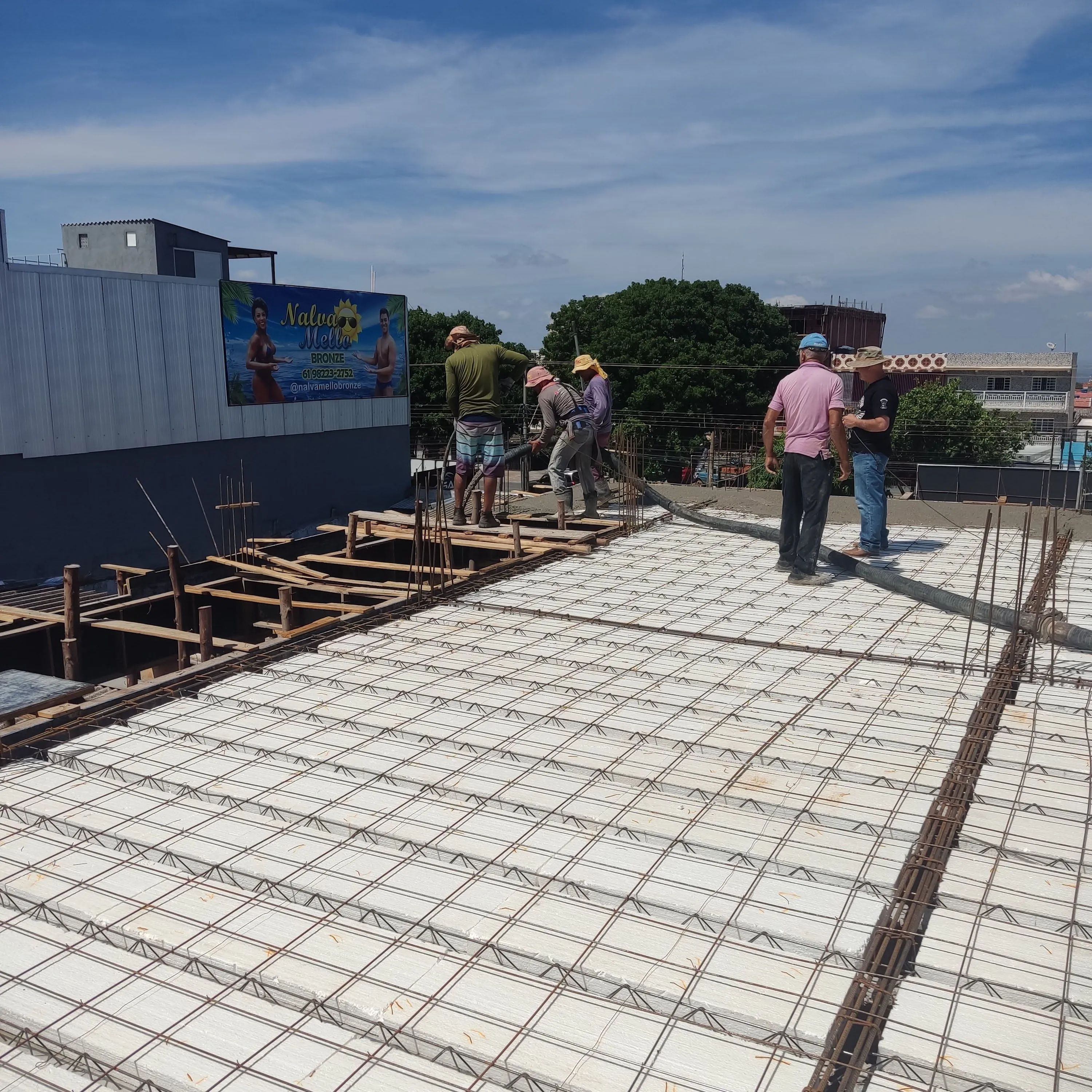 Lajes concreto usinado piso polido sondagem e perfuração de solo fazemos galpão fundações  - Foto 2