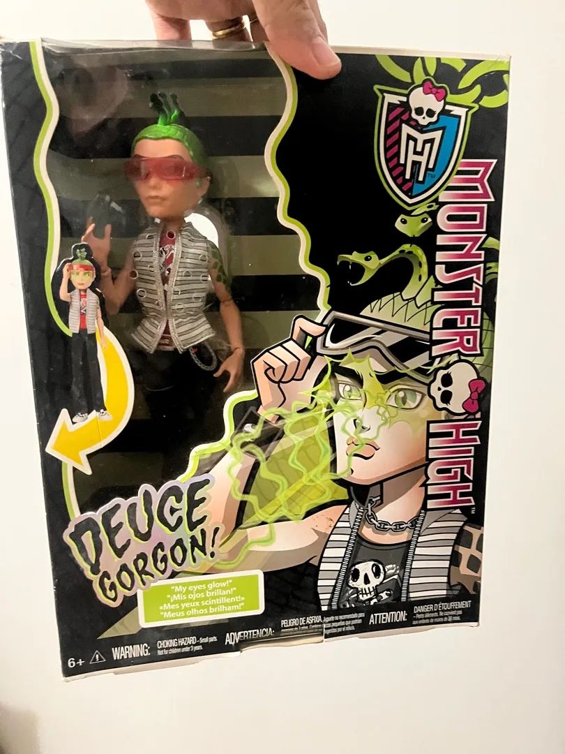 1 boneco monster 