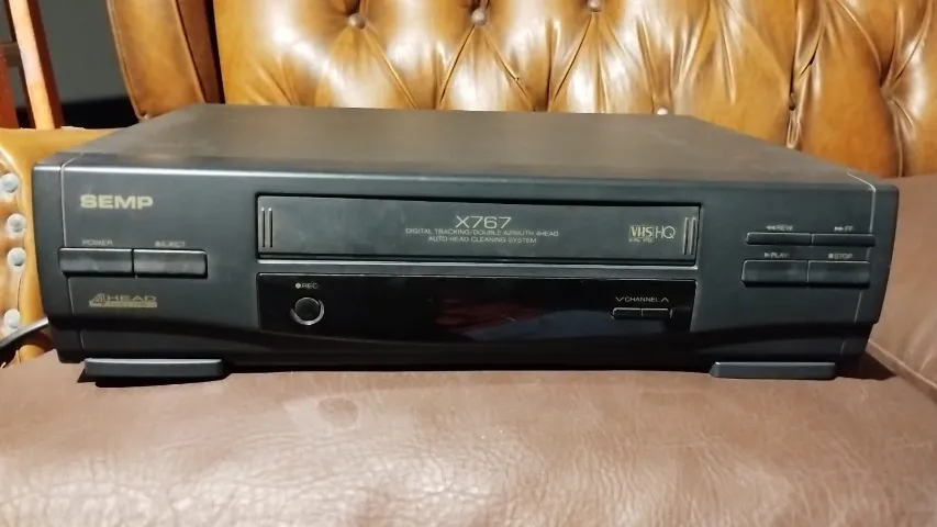 Vídeo cassete SEMP modelo VC-X767