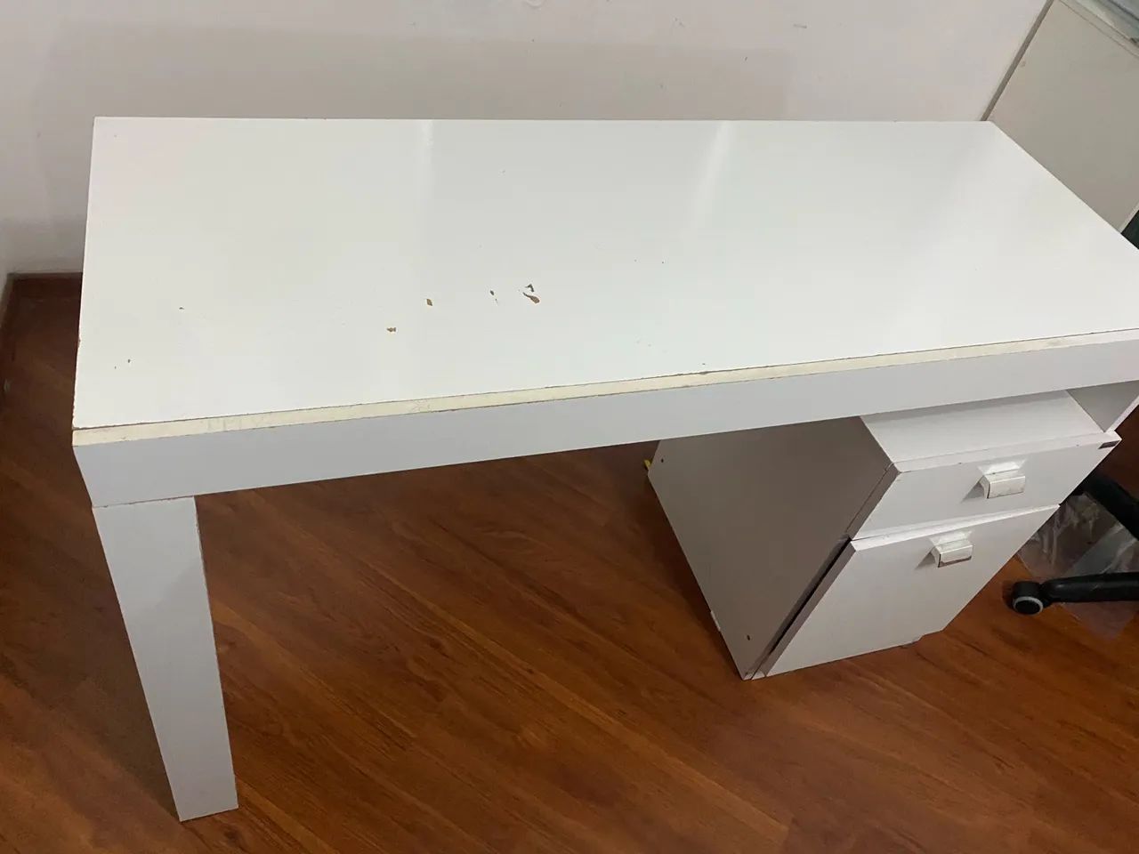 Escrivaninha branca com 1 gaveta e 1 porta - Foto 5