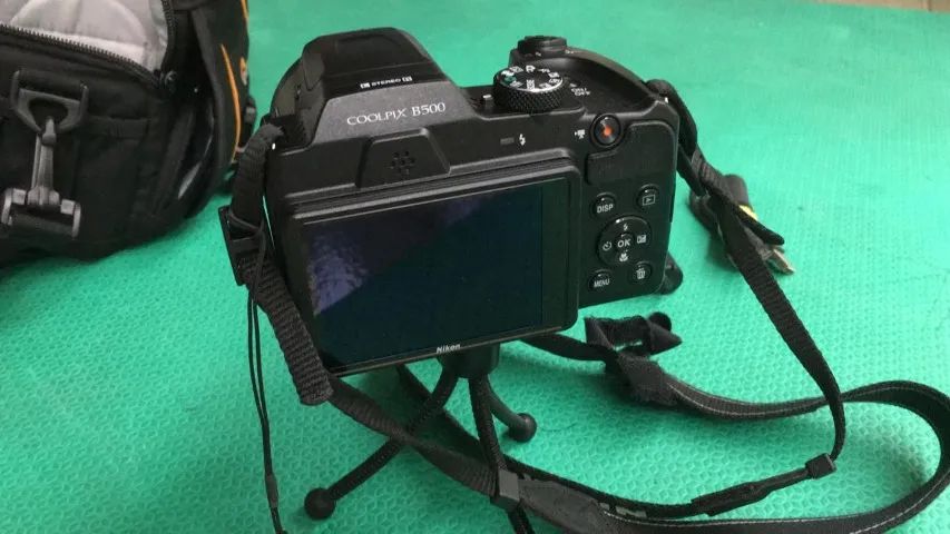 Câmera Nikon CoolPix B-500 com Bolsa e Cartão 32GB: Zoom 4x, Wi-Fi e Flash Integrado! - Foto 2