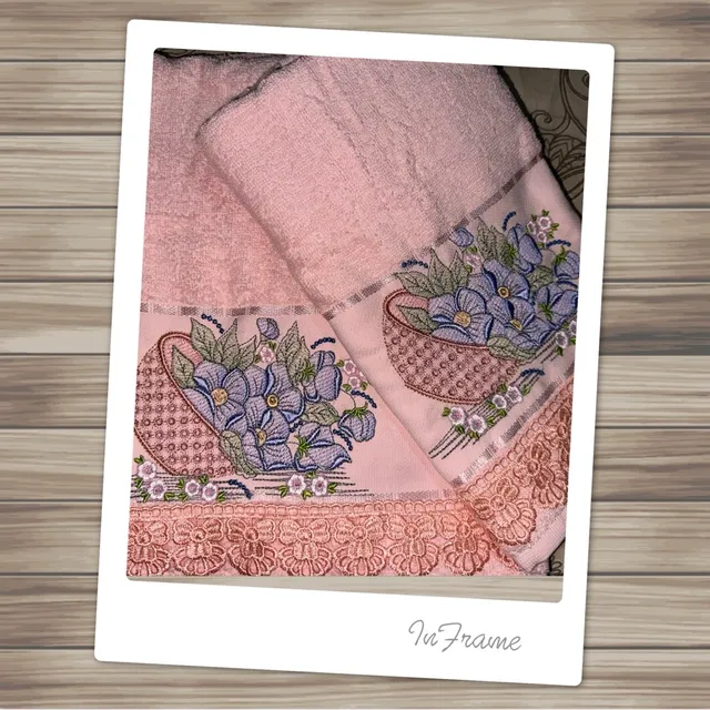 Conjunto de toalhas bordadas