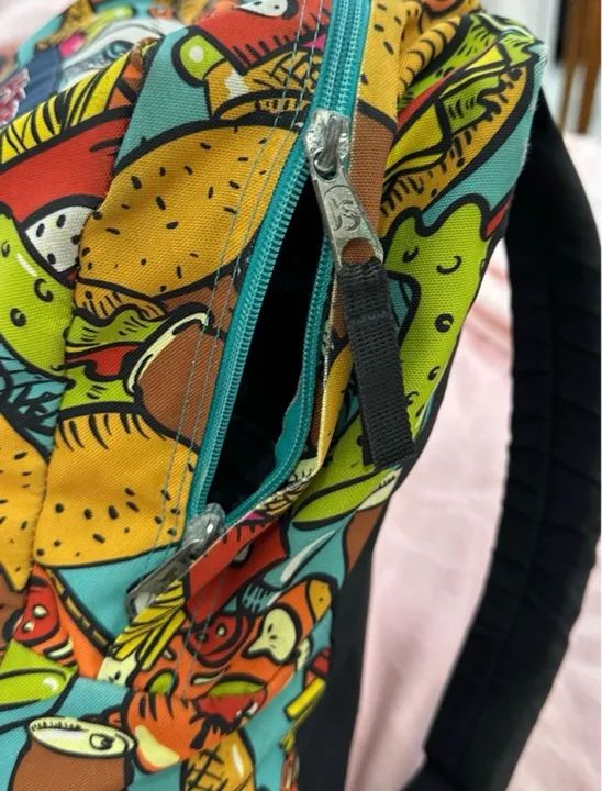 Mochila Jansport Estampada Colorida com Design Divertido Original - Foto 4