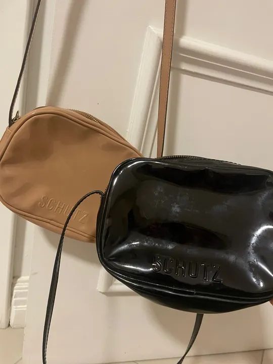Duas bolsas em verniz da schutz e outra bolsa de outra marca, na cor vinho - Foto 5