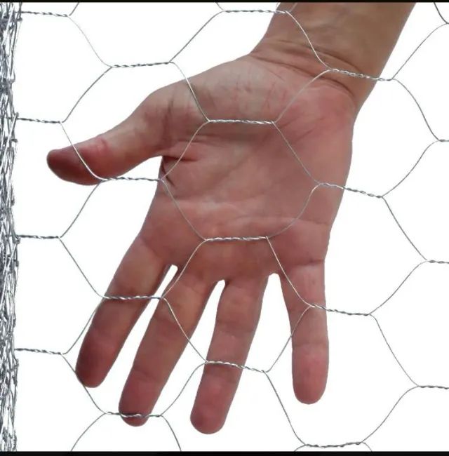 Tela metálica hexagonal  22 BWG x 1,5 m, com 50 m, galinheiro Vonder  - Foto 2