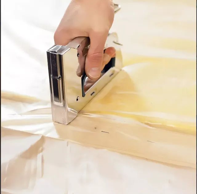 Grampeador Tapeceiro Profissional Madeira Pressão + Grampos - Foto 4