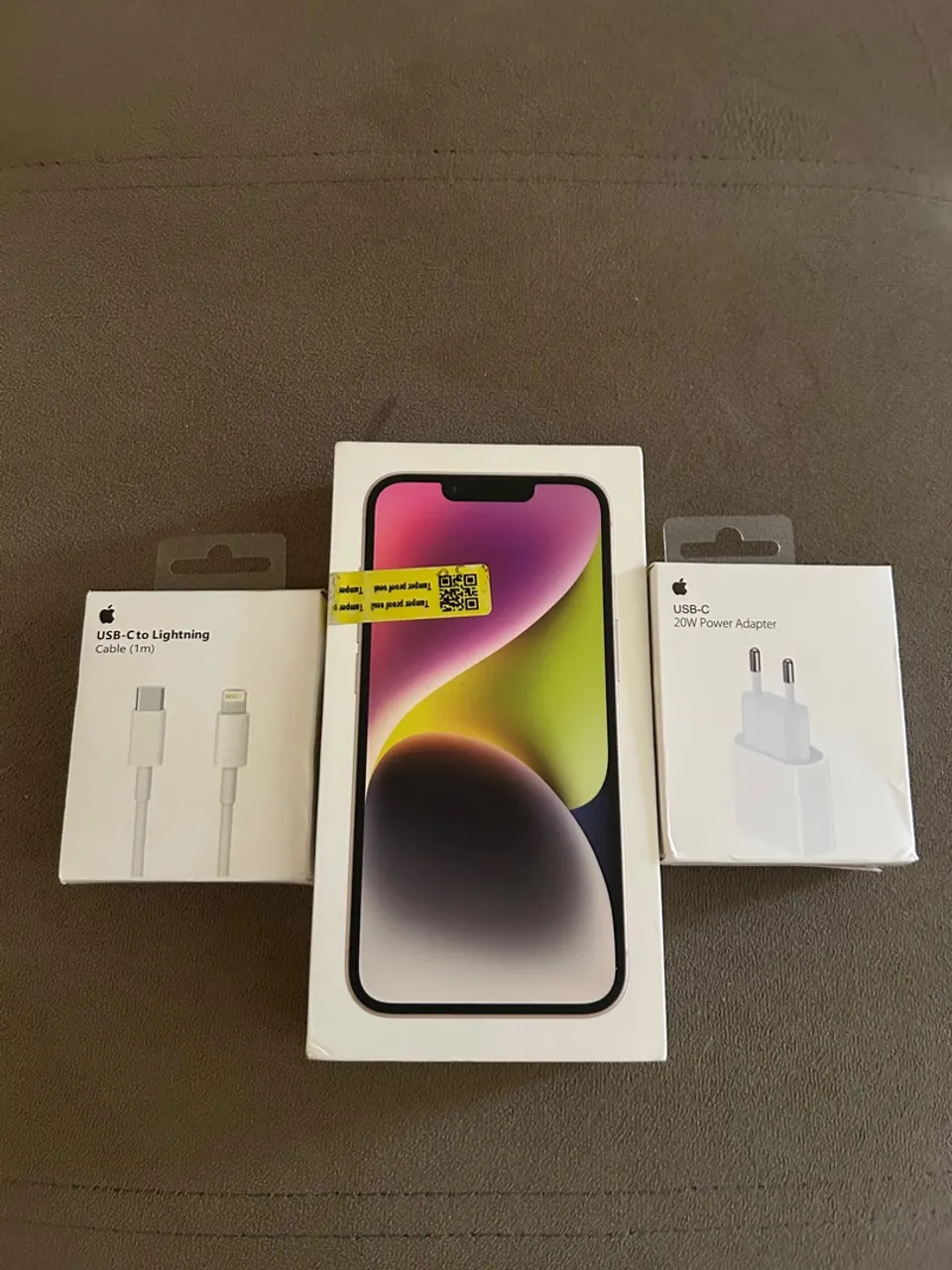 iPhone 14 128GB + cabo e carregador.