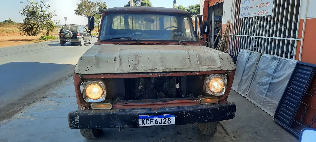 CAMIONETE D10 ANO 1973 COM MOTOR DE D20 MAXION ,MOTOR POUCO RODADO . DOCUMENTO 2025 PAGO.