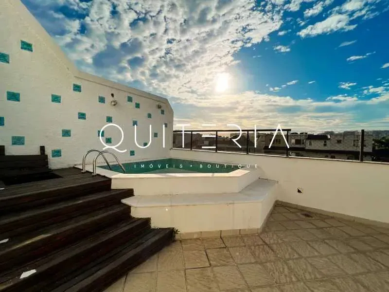 Excelente Cobertura linear com piscina e churrasqueira em área nobre no Jardim Oceânico