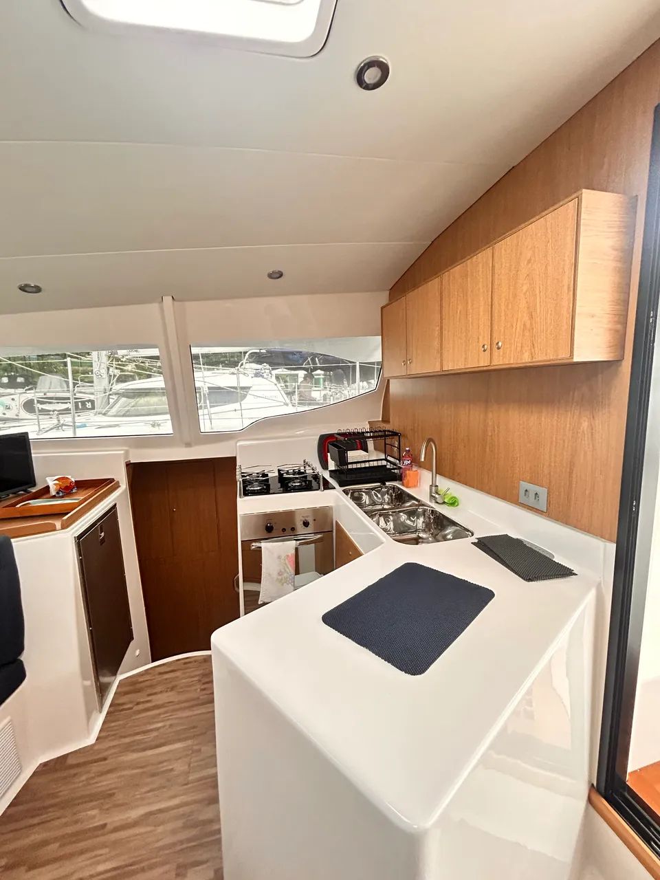 Catamarã CatFlash43 a motor - Foto 8