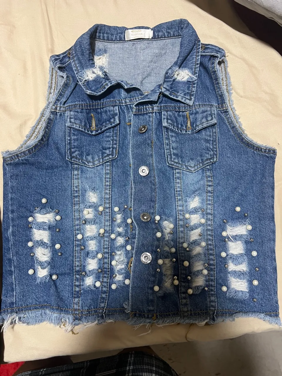 Jaqueta Jeans com Detalhes em Pérolas