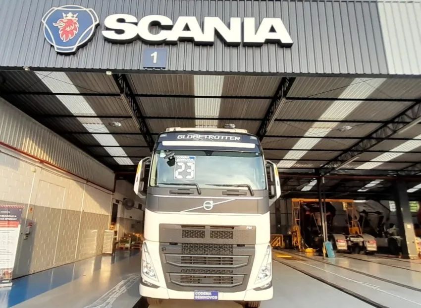 Volvo Fh 460 6x2 2023 - Com defletor de ar, 10 pneus novos, Geladeira, único dono. - Foto 3