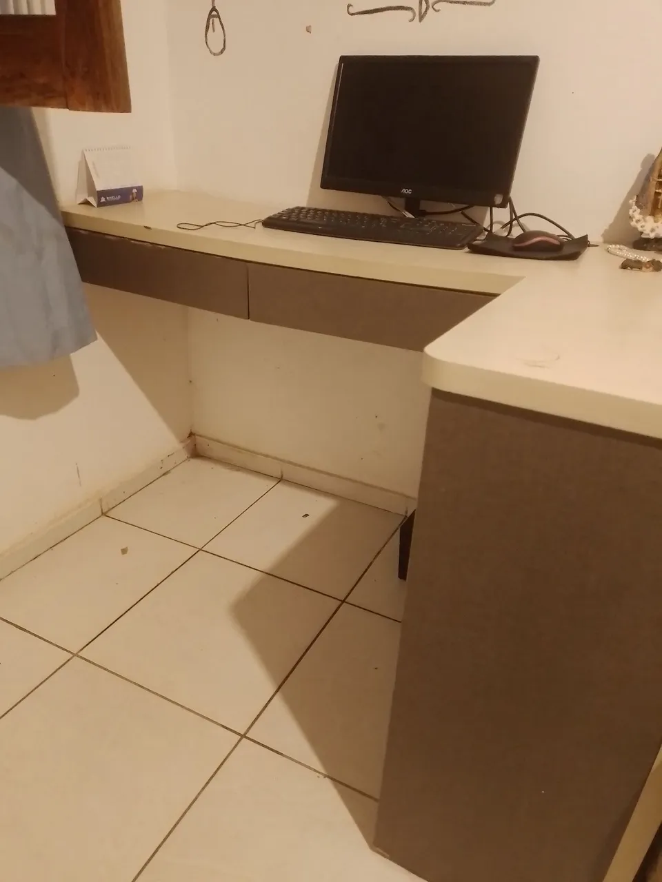 Escrivaninha moderna para escritório