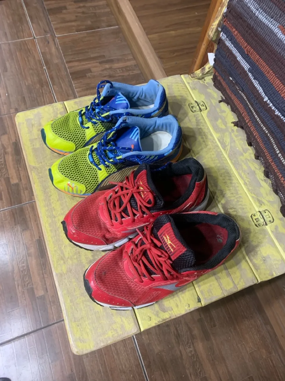 Tênis esportivos coloridos - Conforto e estilo