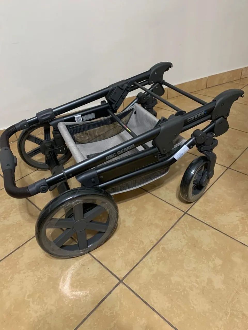 Carrinho de Bebê Condor 4 ABC Design - Seminovo (Moisés, Isofix, Bebê conforto) - Foto 6