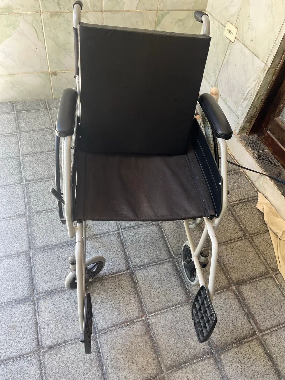 CADEIRA DE RODAS NOVA 