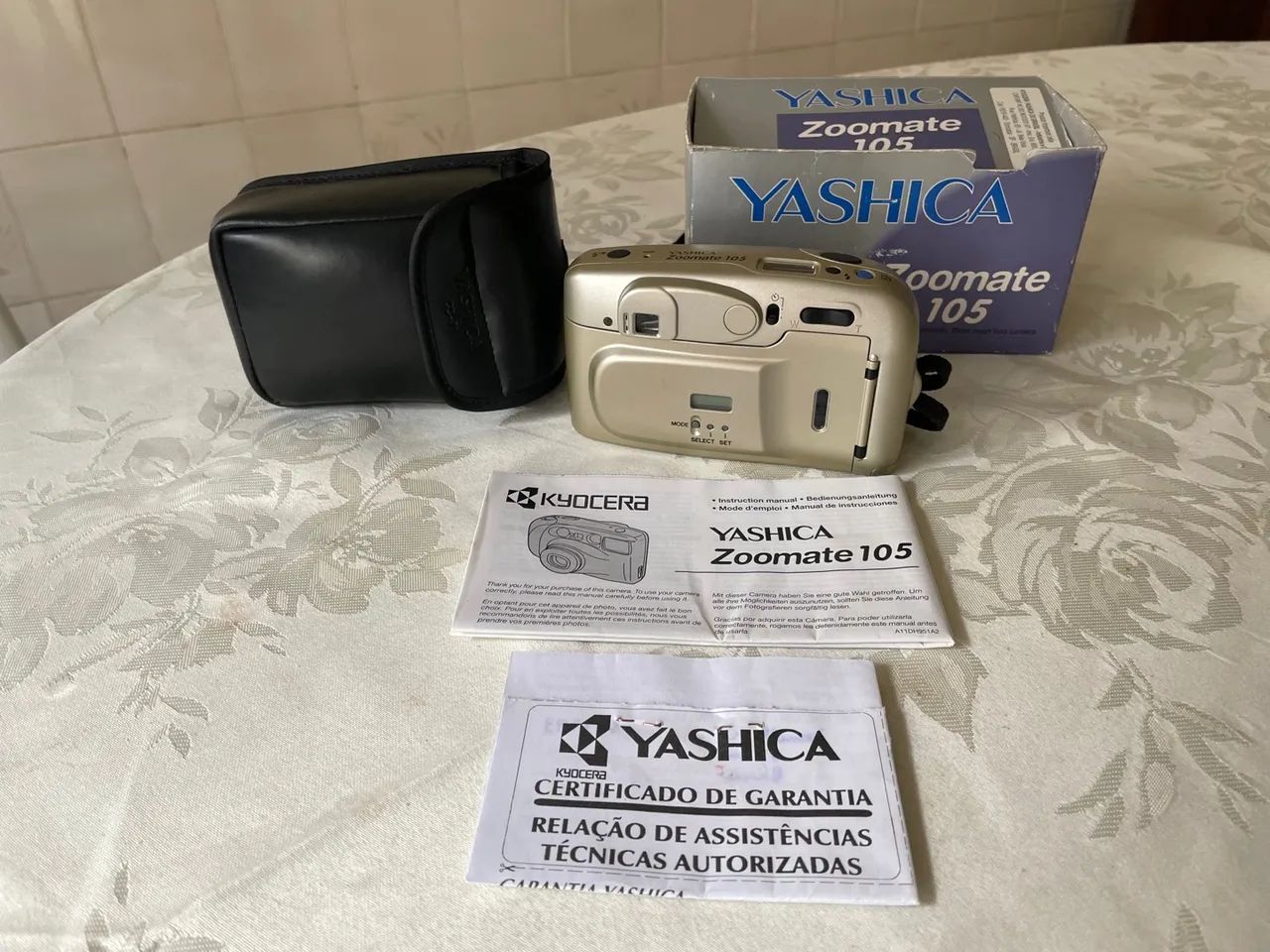 Vendo Câmera YASHICA. Nova