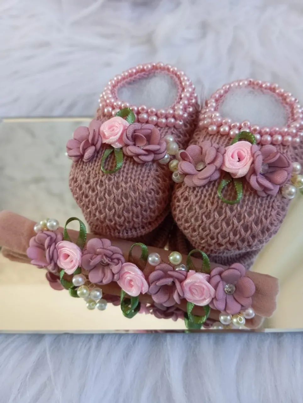 KIT SAPATINHOS E TIARAS ARTESANAIS SUPER LUXO MENINAS - Foto 3