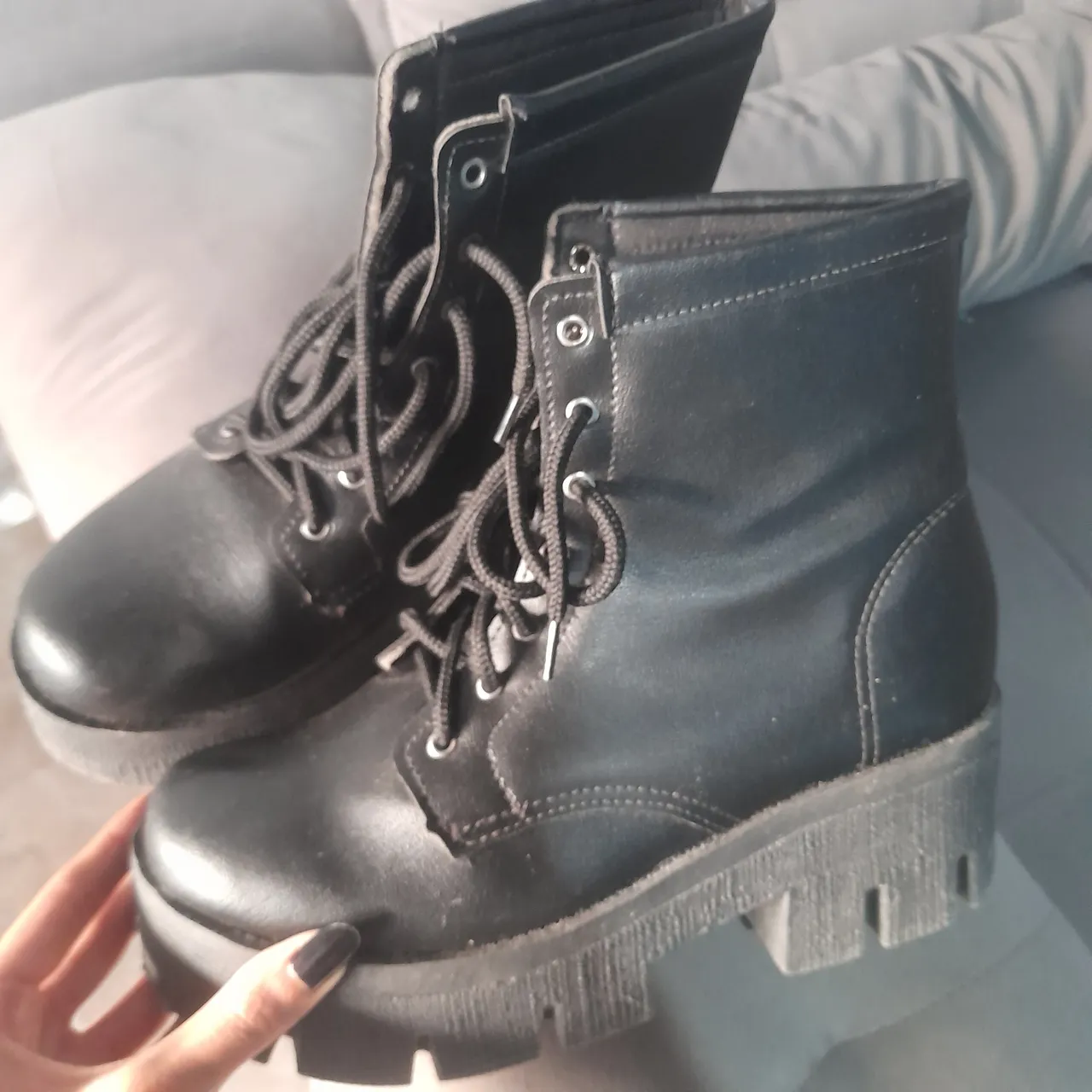 Bota Coturno Preta - Estilo e Conforto