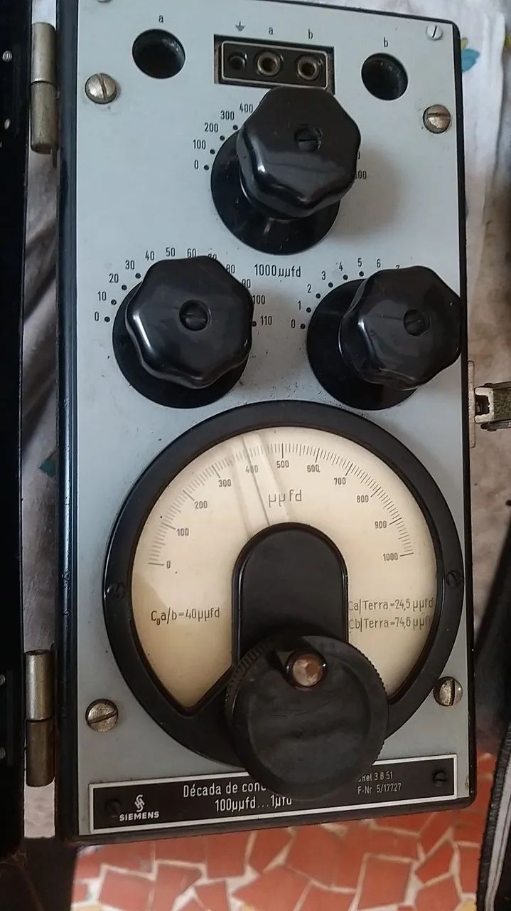 Década de capacitores 100 pf- 1uF alemã Siemens de laboratório,  perfeita , alta precisão 