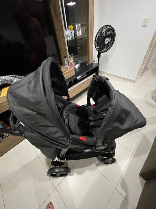 Carrinho de bebê + bebê conforto Cosco Nexus