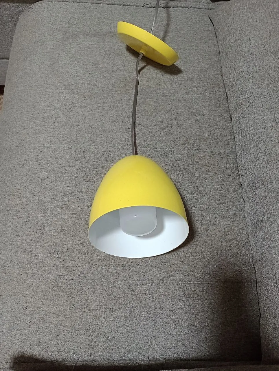 Luminária Pendente Amarela Moderna