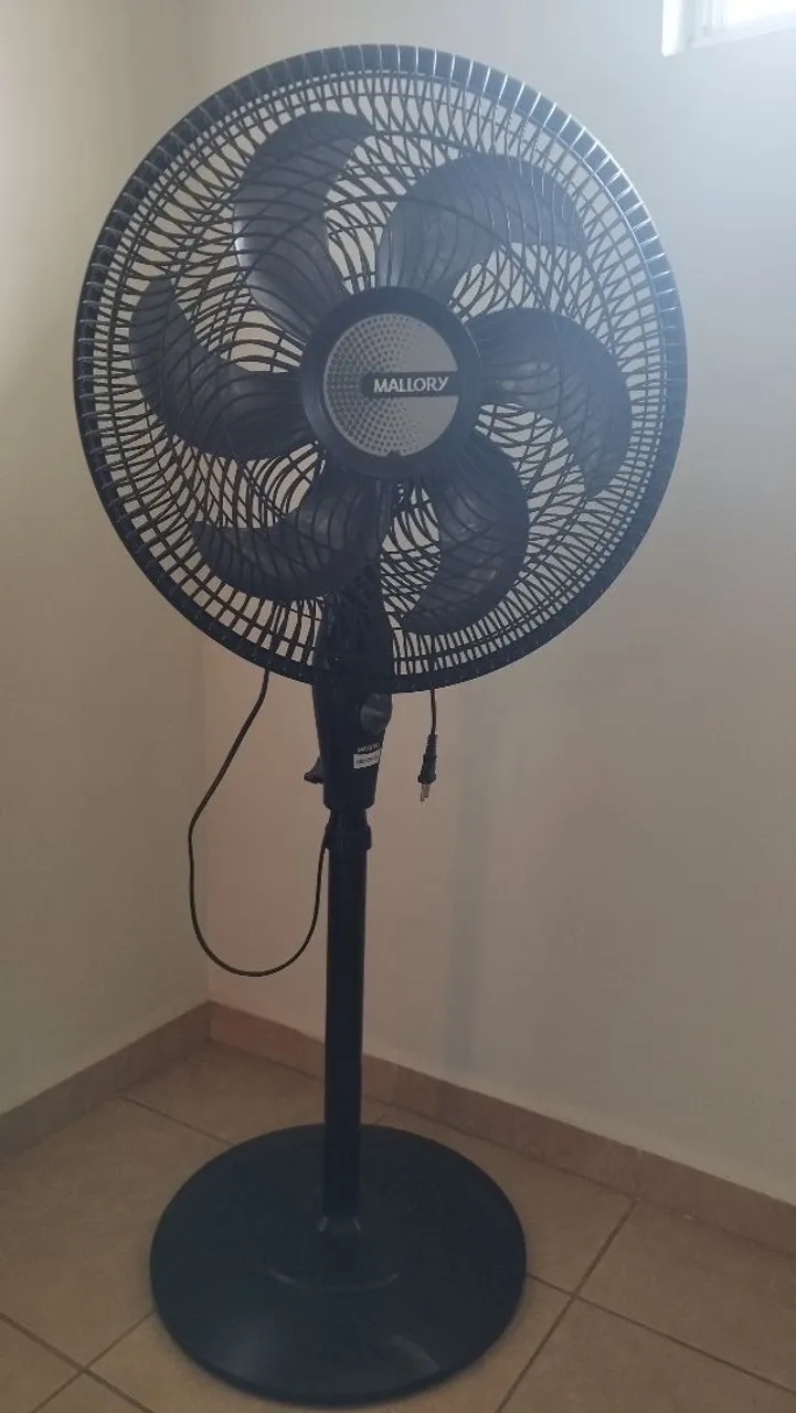 Ventilador de Coluna Mallory Preto - Perfeito para Refrescar!