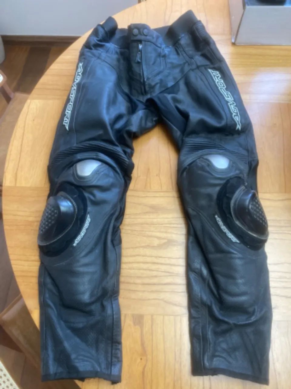 Macacão de couro AGV Sport. Conjunto esportivo de moto - Foto 3