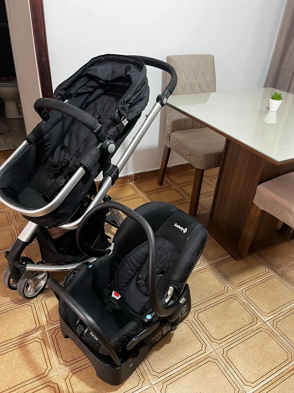 Carrinho de bebê Moisés + cadeirinha 