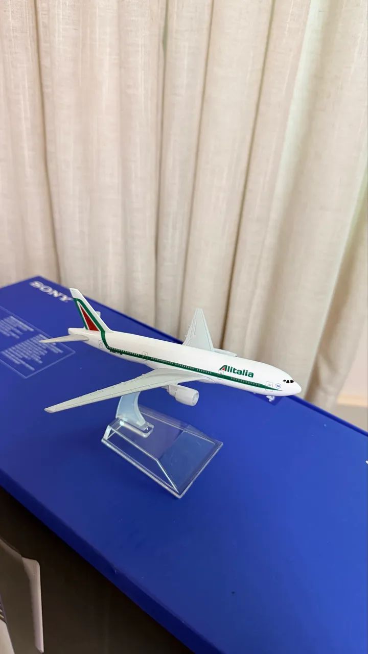 Miniatura de avião ALITALIA 1/500