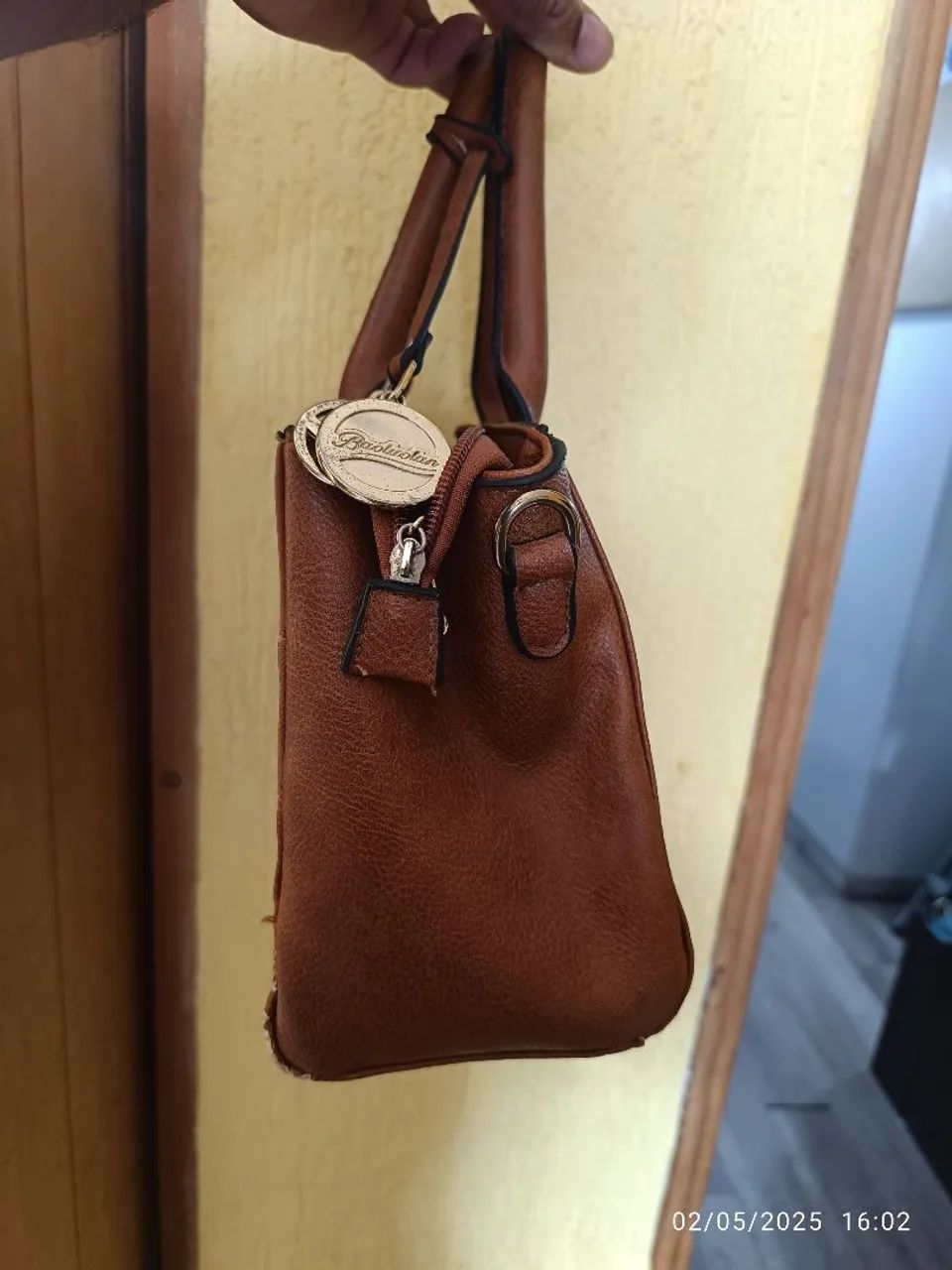 Bolsa de mão Rebecca Bonbon marrom - Foto 2