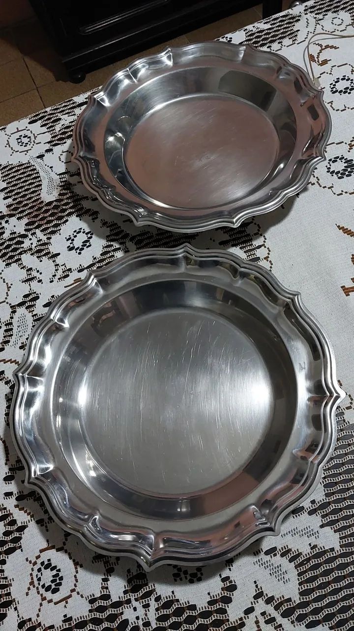 Duas saladeiras bandejas inox