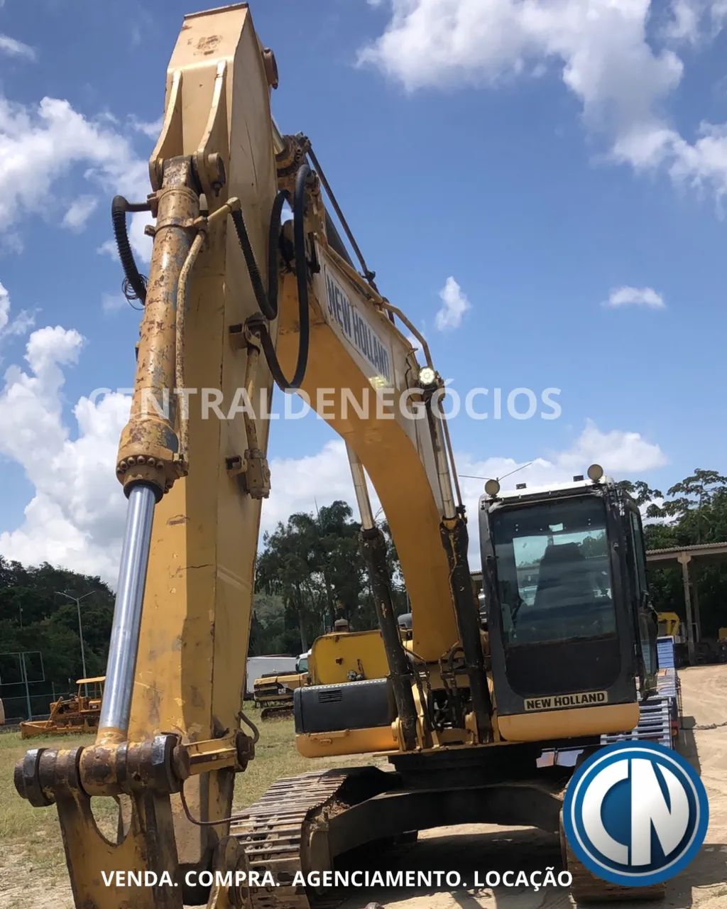 ESCAVADEIRA NEW HOLLAND E215BZM - Foto 2