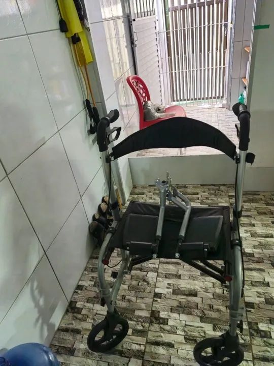 Cadeira de rodas nova + nota fiscal. - Foto 2