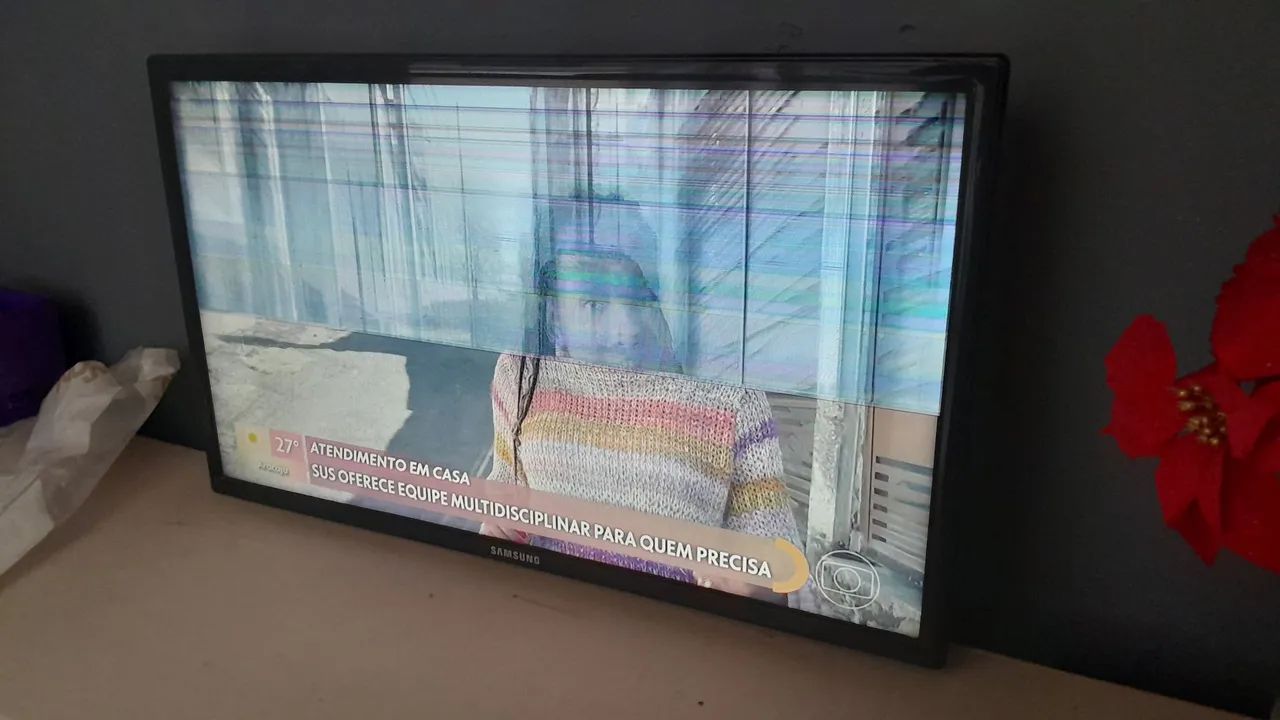 TV Samsung com tela danificada - Foto 3