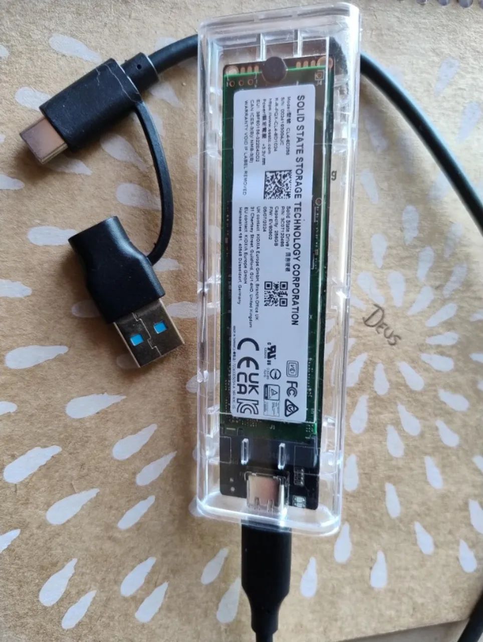 SSD MV ME de 256GB com Case e Cabo USB-C