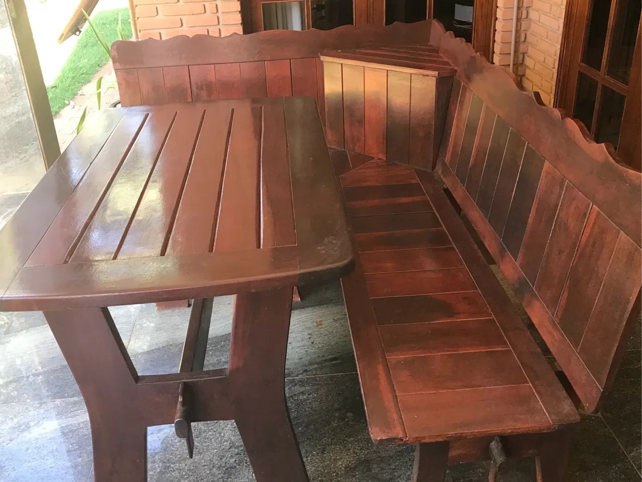 Conjunto de Mesa e Banco Para  Ambiente Interior ou Espaço Gourmet