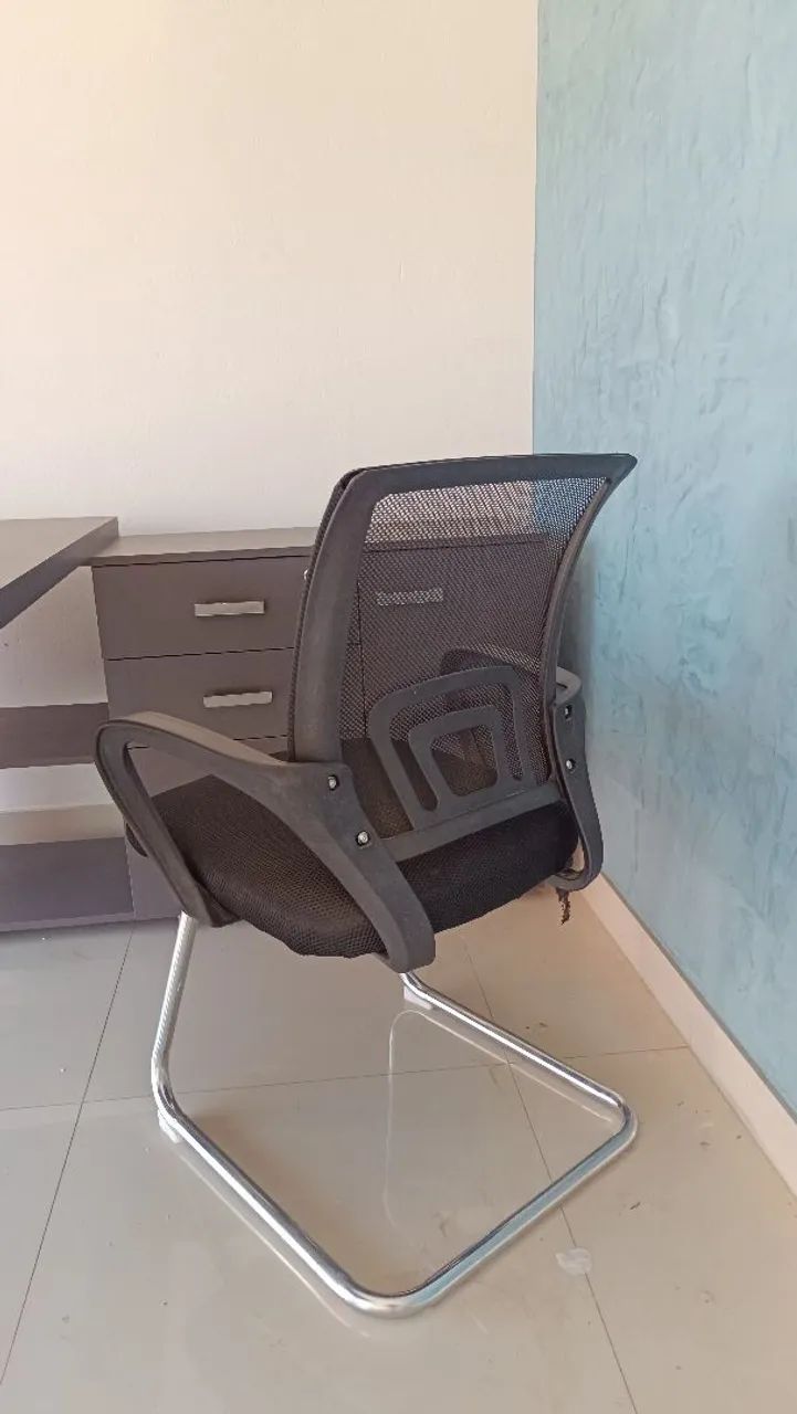 Cadeira de Escritório - Semi Nova - Foto 3