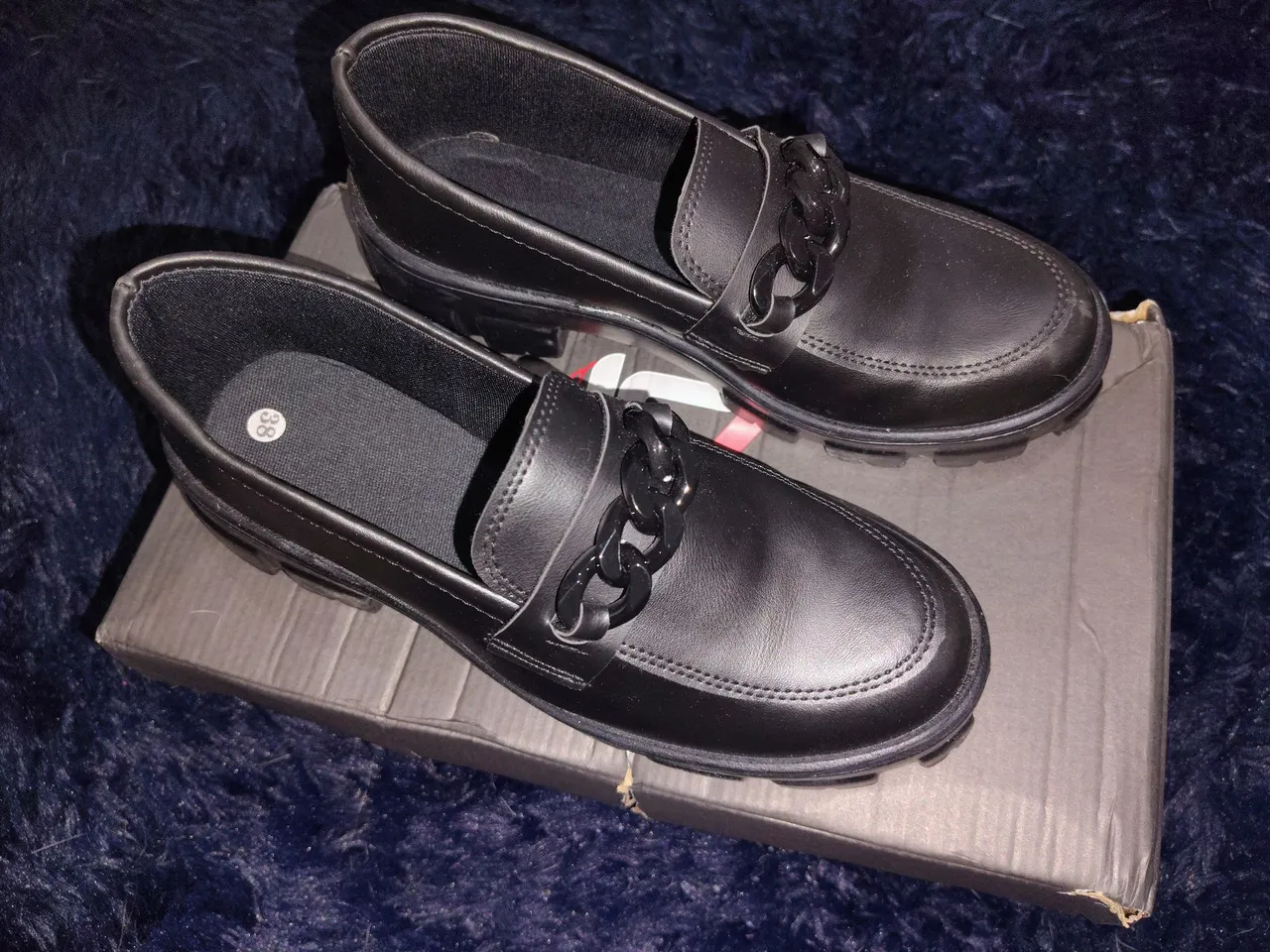 Mocassim com Detalhe de Corrente