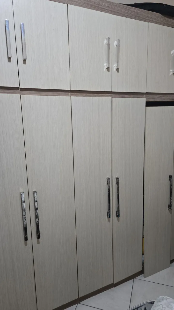 Guarda-Roupa de Casal Moderno e Espaçoso