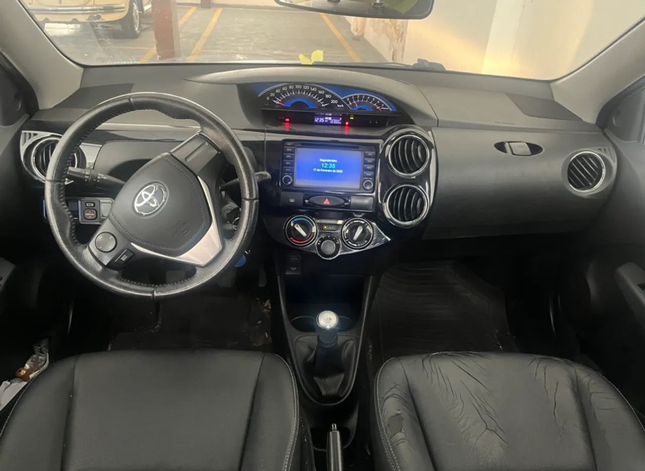 Etios XLS 2015 Hatch  - Foto 4