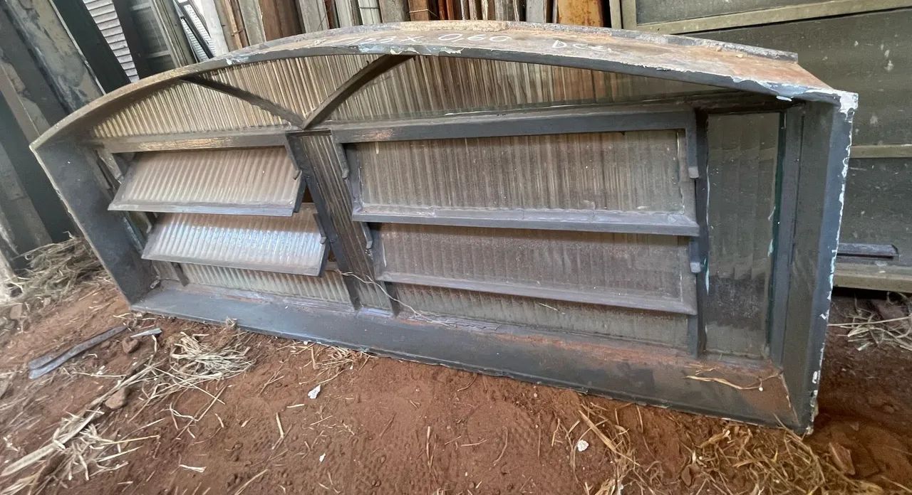 Janelas para sala - de serralheria - ferro trabalhado - Foto 2