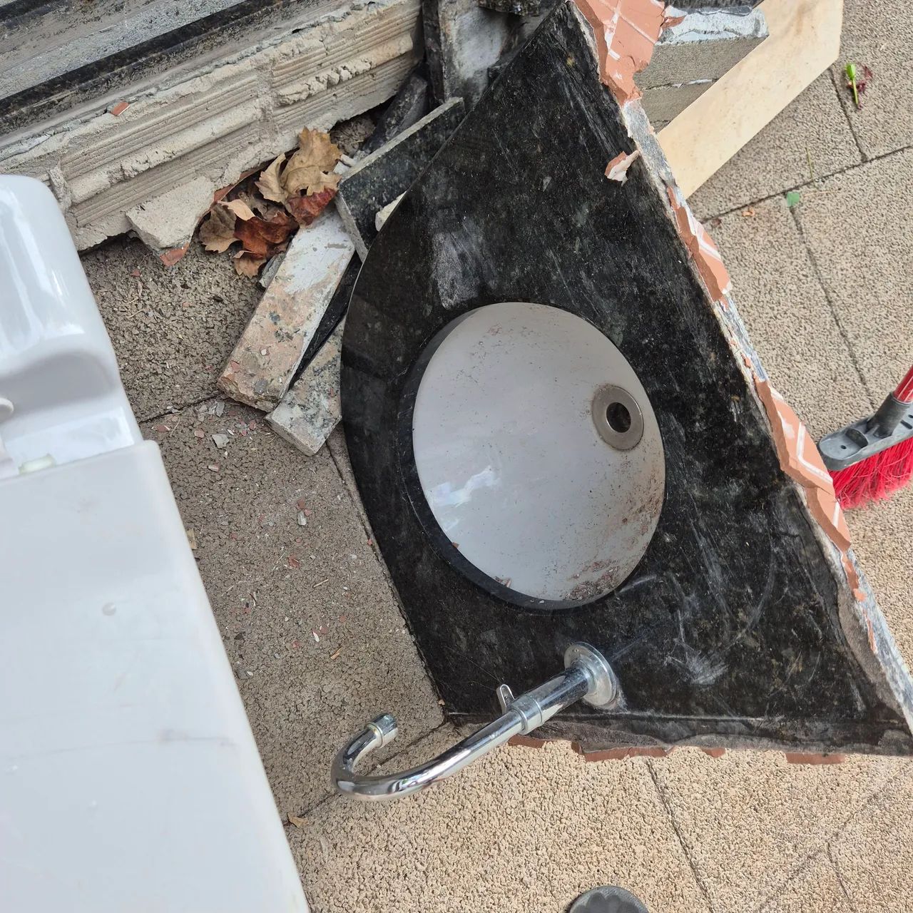 Pia de banheiro com torneira  - Foto 2