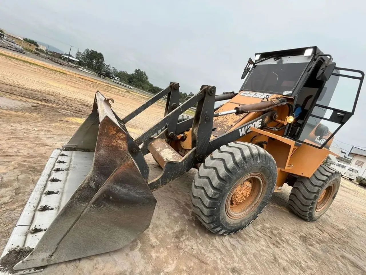Carregadeira Case W20E - Pronta para o trabalho!