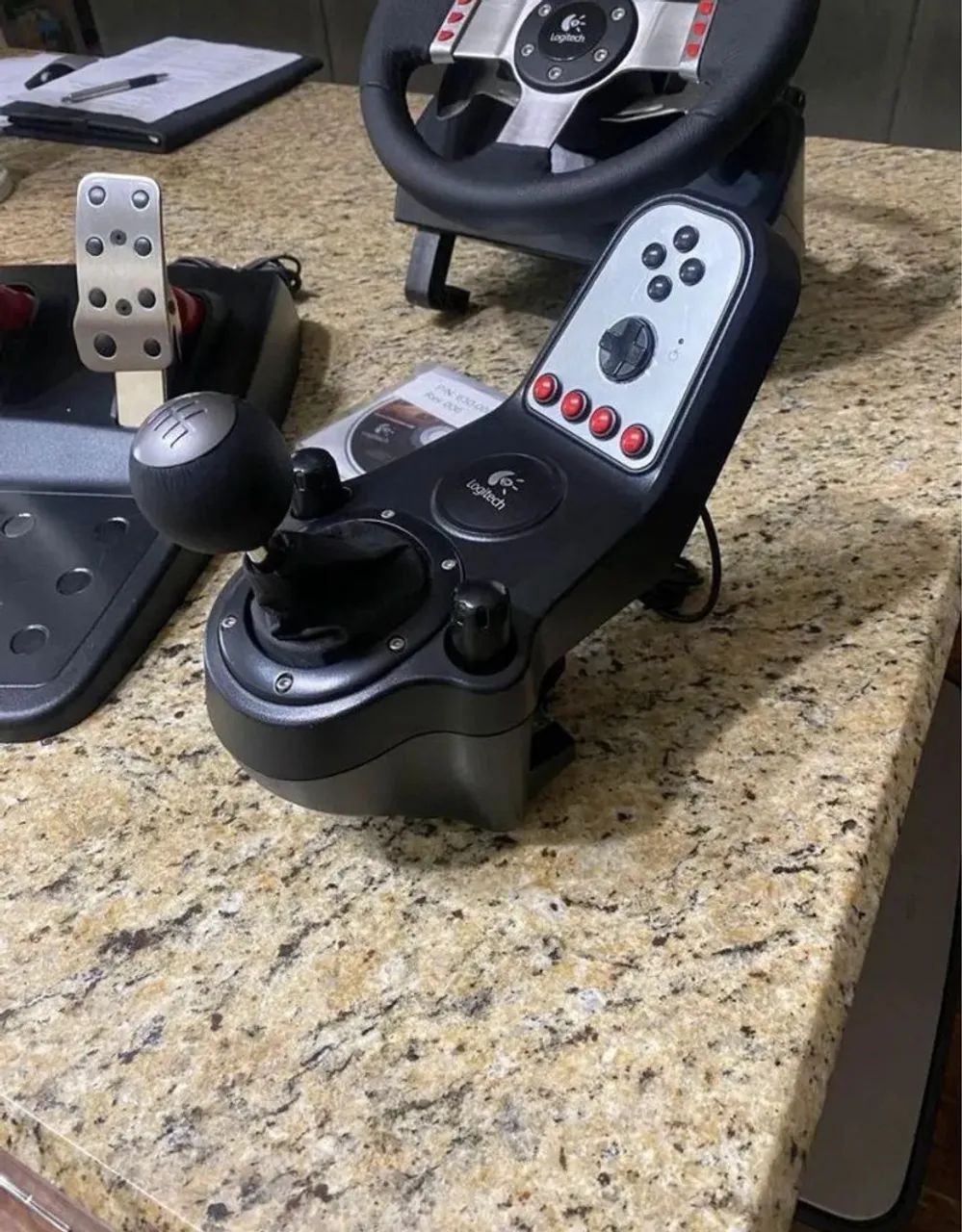 Logitech G27 Racing Wheel in Perfect Condition64717108031745122