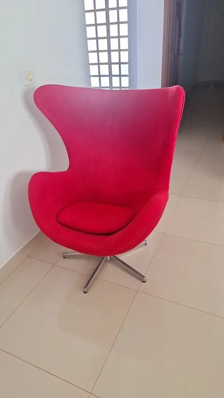 Poltrona Egg Vermelha Giratória - Design Moderno