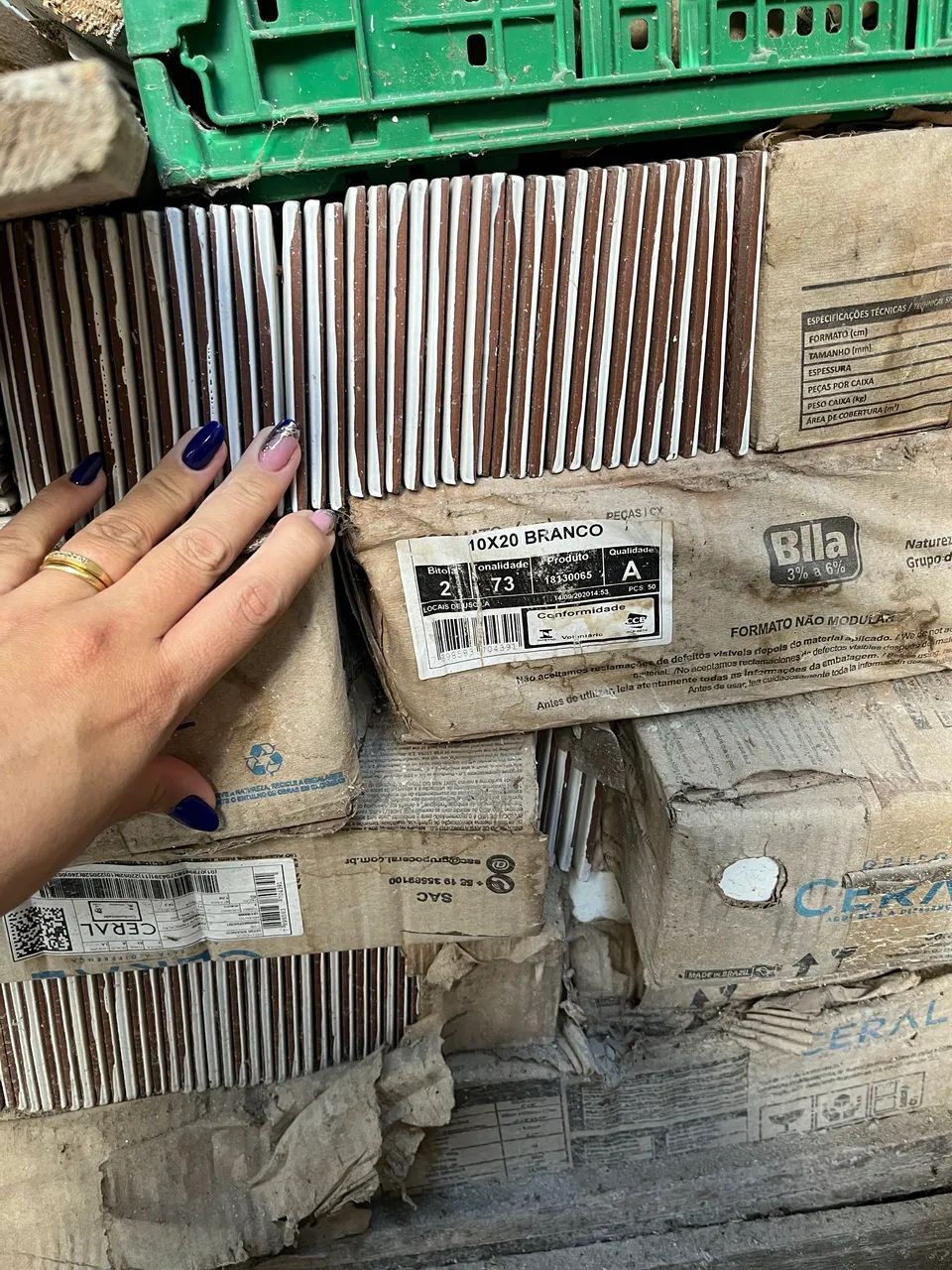 White Cladding64861279421313121