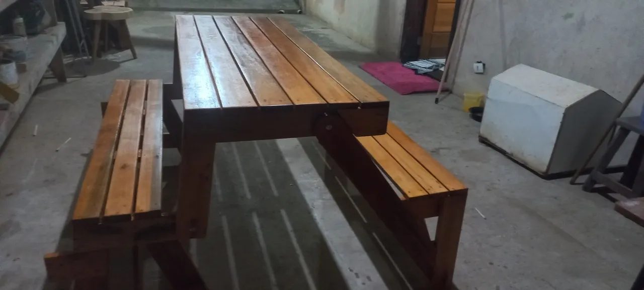 Mesa que vira banco