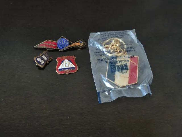 Kit Broches / Bottons + Chaveiro Vintage Professoras Anos 50