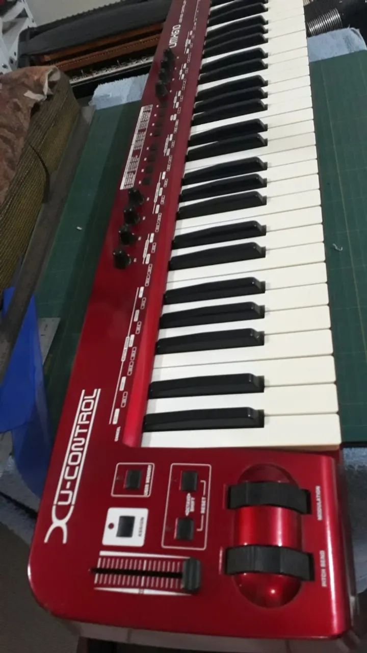 Controlador Berhinger UMX 610 64311180385026121